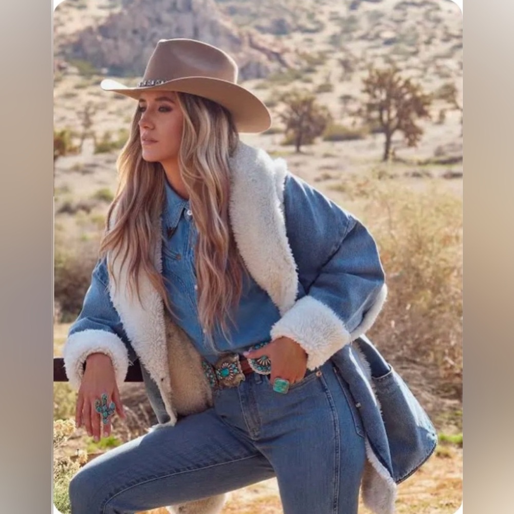 NWT- Lainey Wilson/Wrangler Iconic Sherpa Coat size XL   SOLD OUT!!